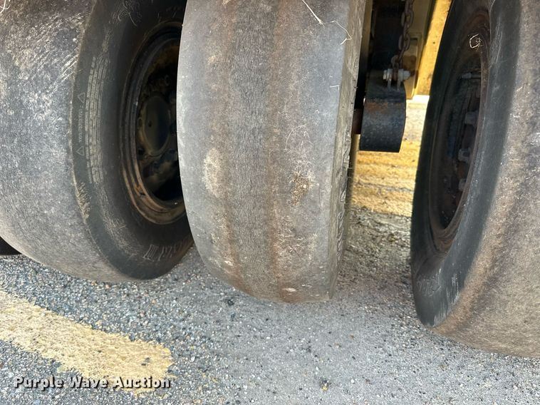 image for item DJ6198 2005 Ingersoll Rand PT-125R  pneumatic roller