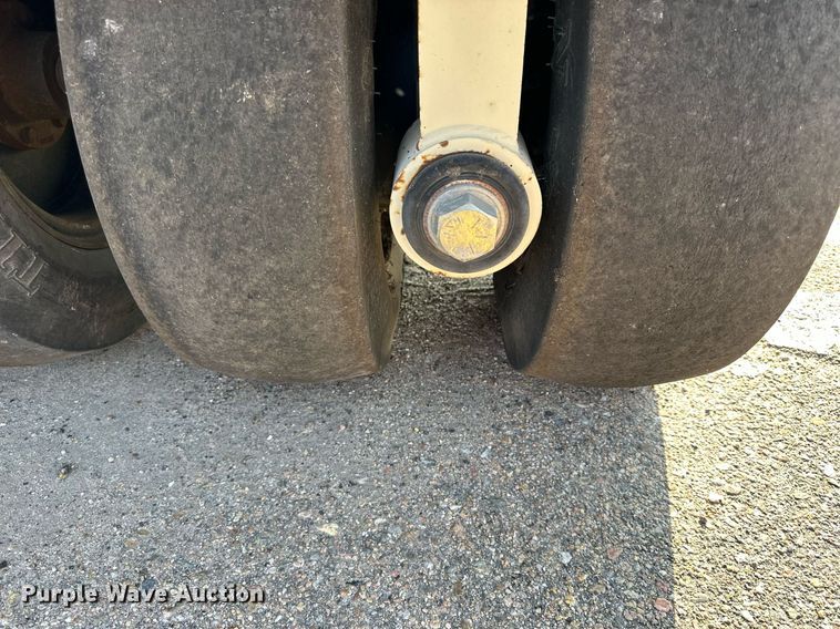 image for item DJ6198 2005 Ingersoll Rand PT-125R  pneumatic roller