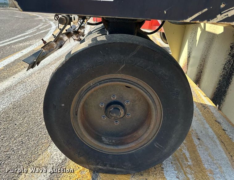 image for item DJ6198 2005 Ingersoll Rand PT-125R  pneumatic roller