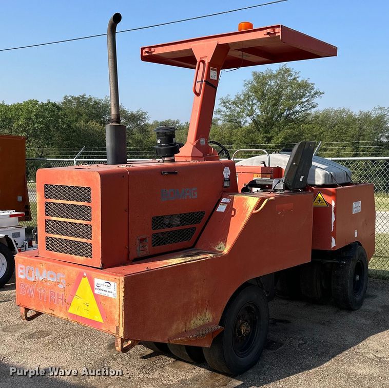 image for item DJ6199 1997 Bomag BW11RH  pneumatic roller