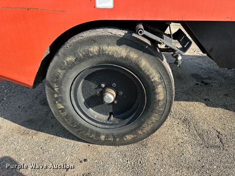 image for item DJ6199 1997 Bomag BW11RH  pneumatic roller