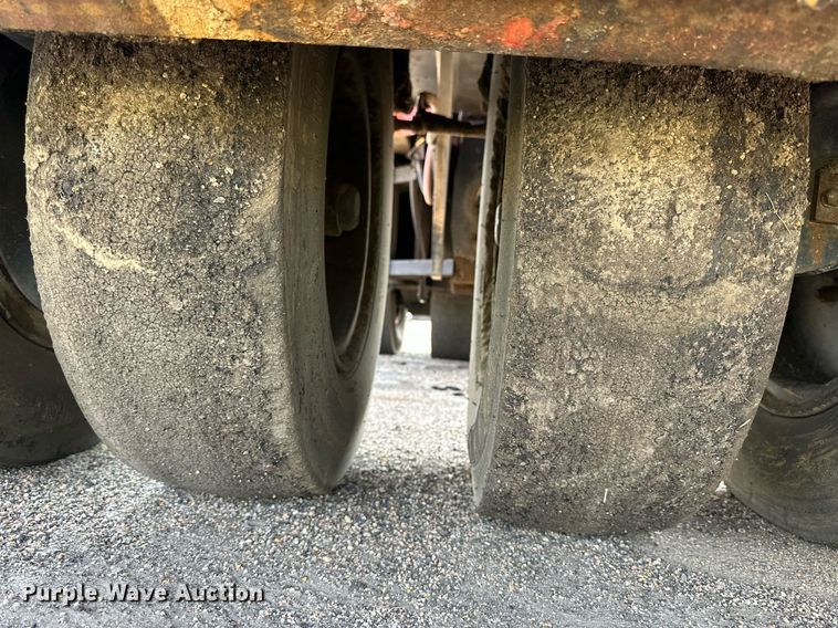 image for item DJ6199 1997 Bomag BW11RH  pneumatic roller