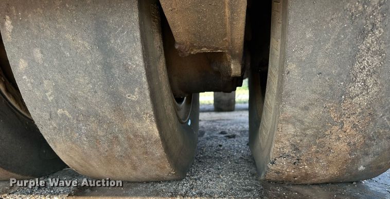 image for item DJ6199 1997 Bomag BW11RH  pneumatic roller