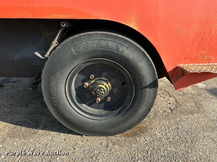 image for item DJ6199 1997 Bomag BW11RH  pneumatic roller