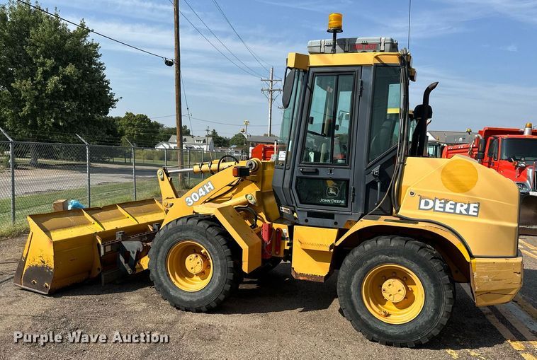 image for item DJ6200 2003 John Deere 304H  wheel loader