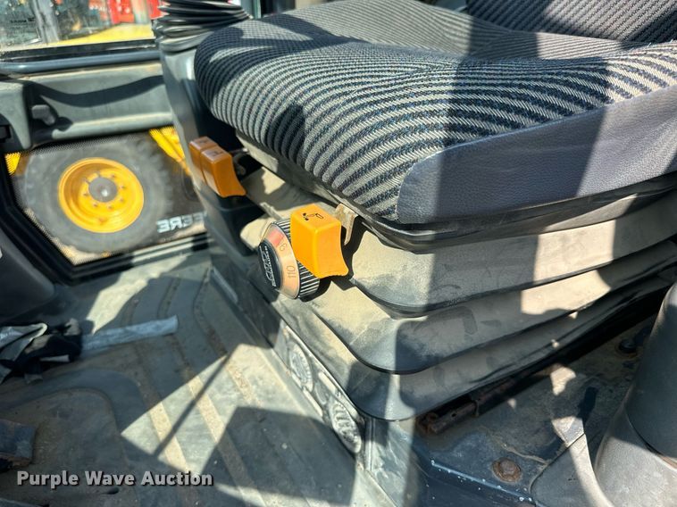 image for item DJ6200 2003 John Deere 304H  wheel loader