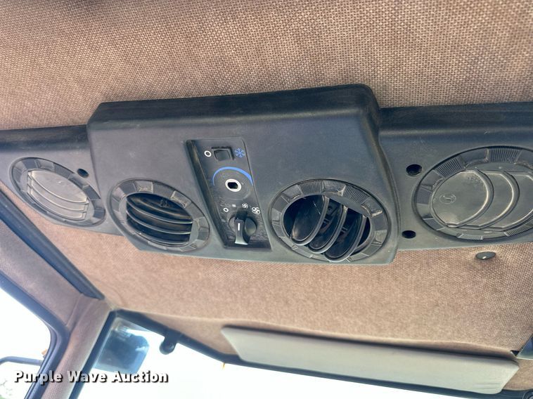 image for item DJ6200 2003 John Deere 304H  wheel loader