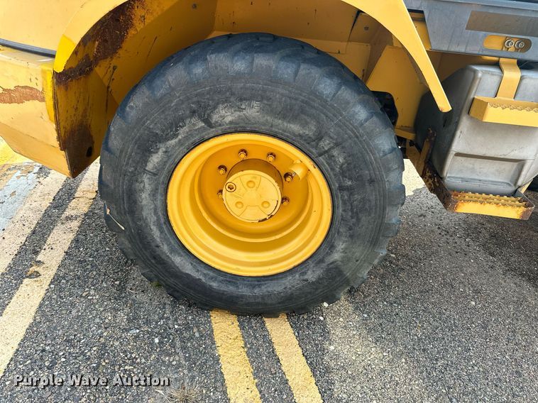 image for item DJ6200 2003 John Deere 304H  wheel loader