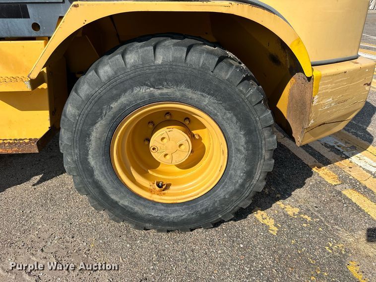image for item DJ6200 2003 John Deere 304H  wheel loader