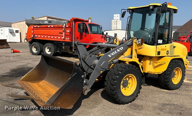 image for item DJ6201 2004 Volvo L30B  wheel loader