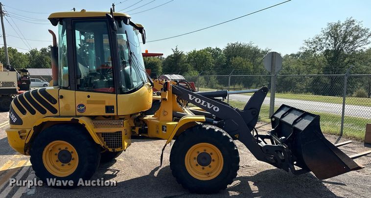 image for item DJ6201 2004 Volvo L30B  wheel loader