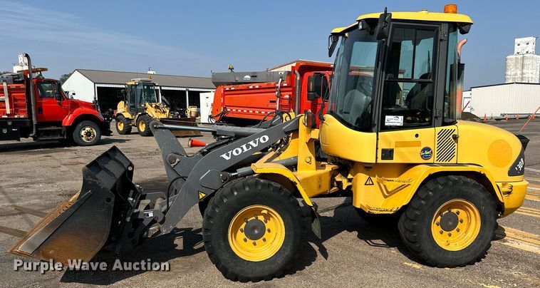 image for item DJ6201 2004 Volvo L30B  wheel loader