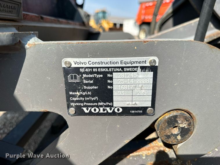 image for item DJ6201 2004 Volvo L30B  wheel loader