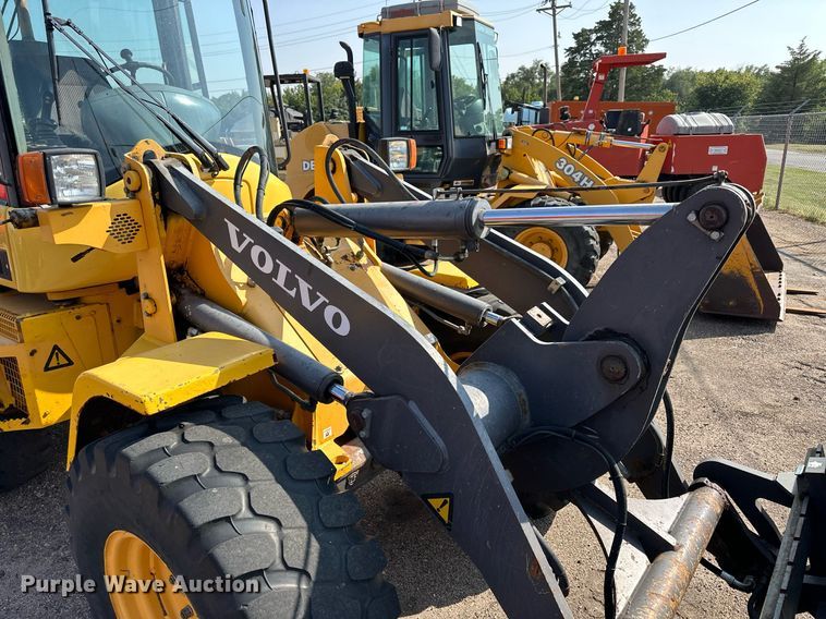 image for item DJ6201 2004 Volvo L30B  wheel loader