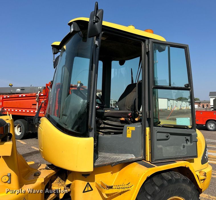 image for item DJ6201 2004 Volvo L30B  wheel loader