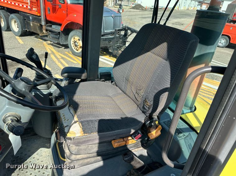 image for item DJ6201 2004 Volvo L30B  wheel loader