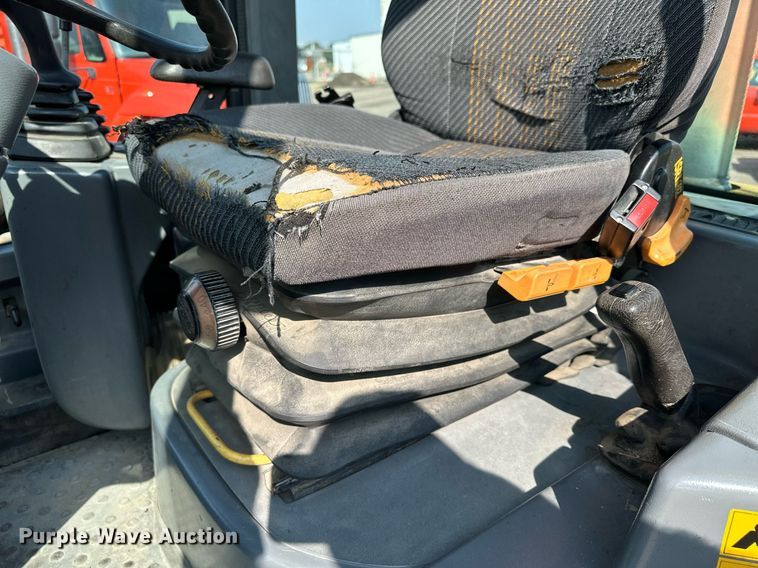 image for item DJ6201 2004 Volvo L30B  wheel loader