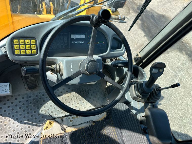 image for item DJ6201 2004 Volvo L30B  wheel loader