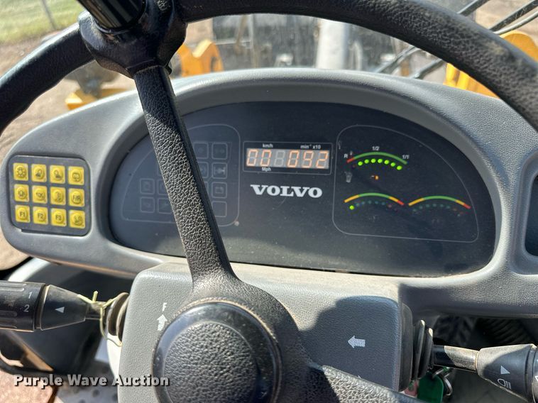 image for item DJ6201 2004 Volvo L30B  wheel loader