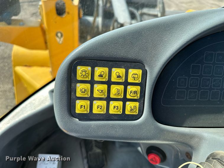 image for item DJ6201 2004 Volvo L30B  wheel loader