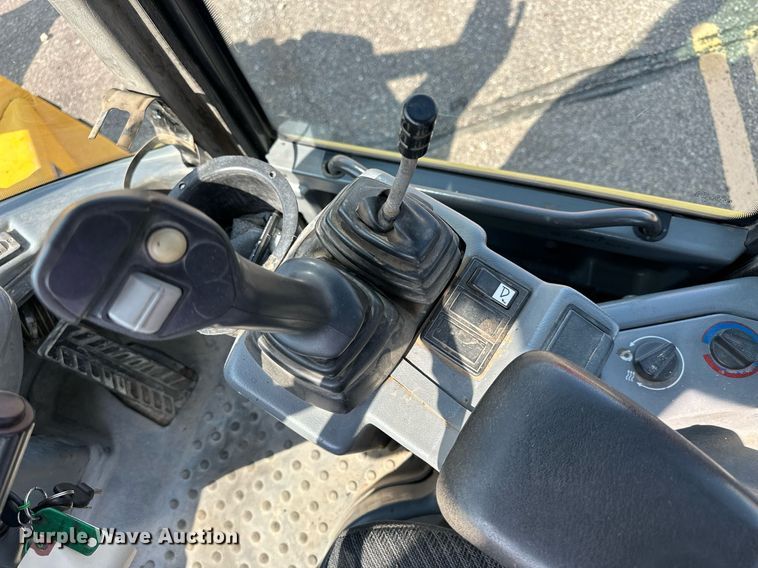 image for item DJ6201 2004 Volvo L30B  wheel loader