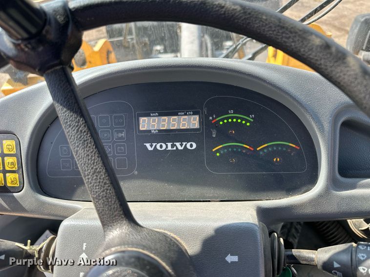 image for item DJ6201 2004 Volvo L30B  wheel loader