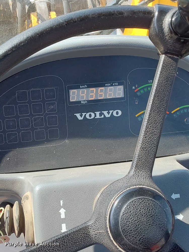 image for item DJ6201 2004 Volvo L30B  wheel loader