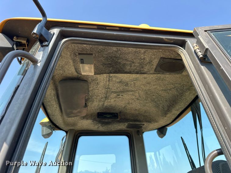 image for item DJ6201 2004 Volvo L30B  wheel loader