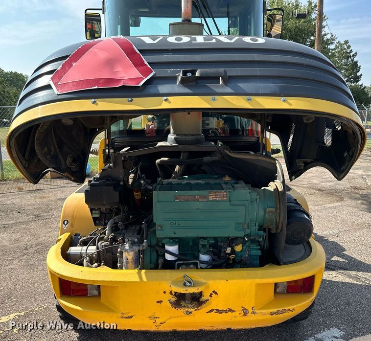 image for item DJ6201 2004 Volvo L30B  wheel loader