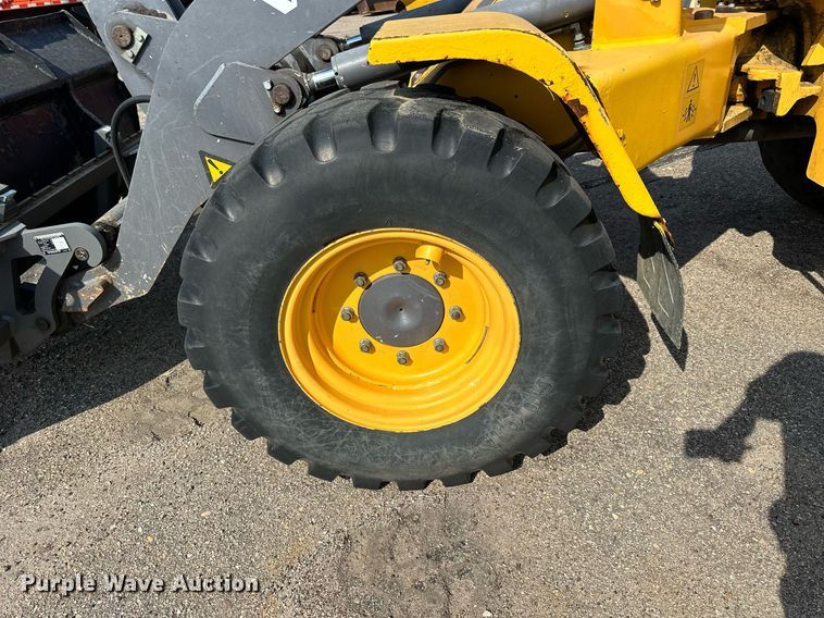 image for item DJ6201 2004 Volvo L30B  wheel loader