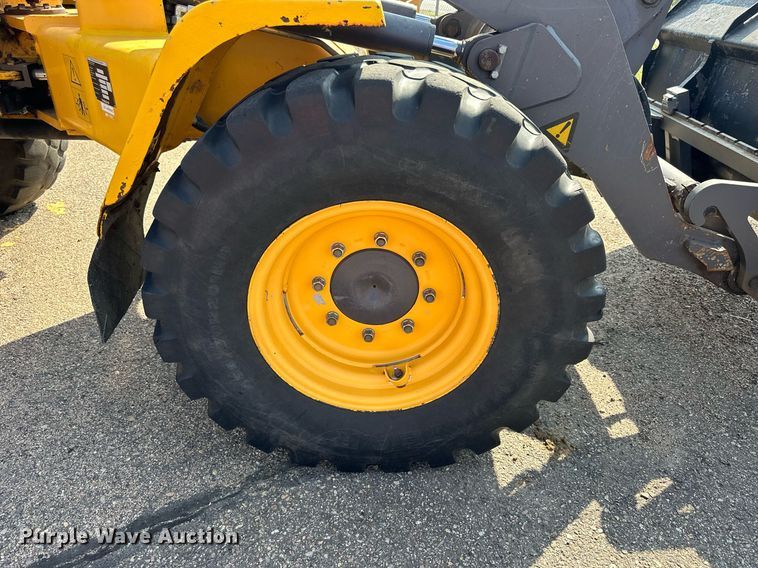 image for item DJ6201 2004 Volvo L30B  wheel loader