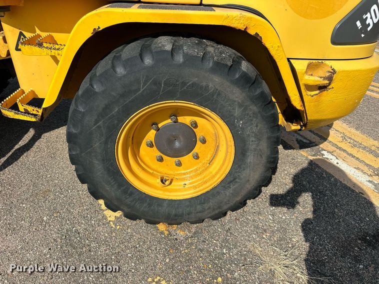 image for item DJ6201 2004 Volvo L30B  wheel loader