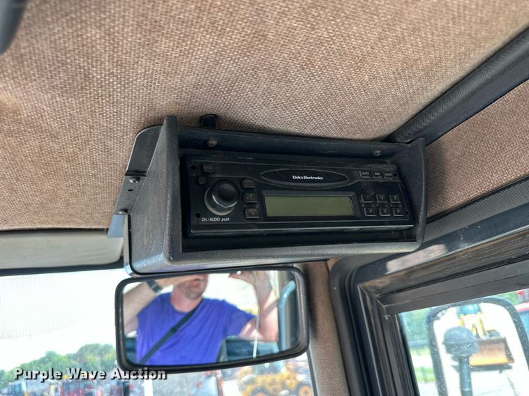 image for item DJ6202 2003 John Deere 304H  wheel loader