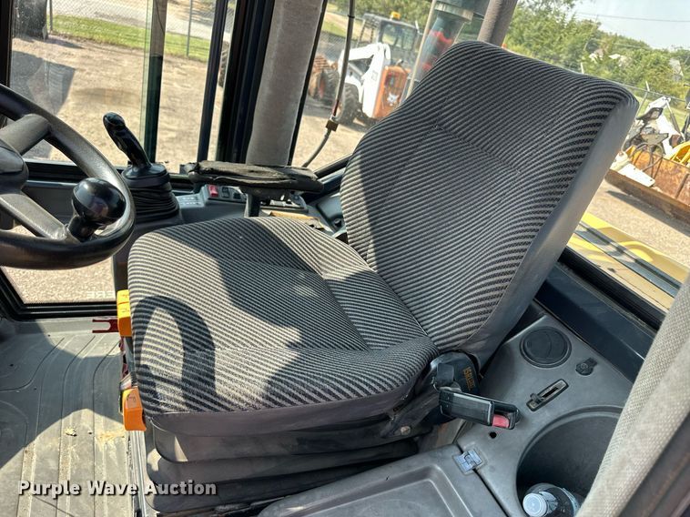 image for item DJ6202 2003 John Deere 304H  wheel loader