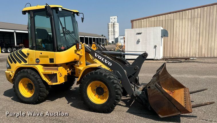 image for item DJ6203 2004 Volvo L30B  wheel loader