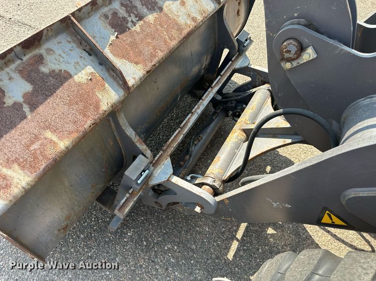 image for item DJ6203 2004 Volvo L30B  wheel loader