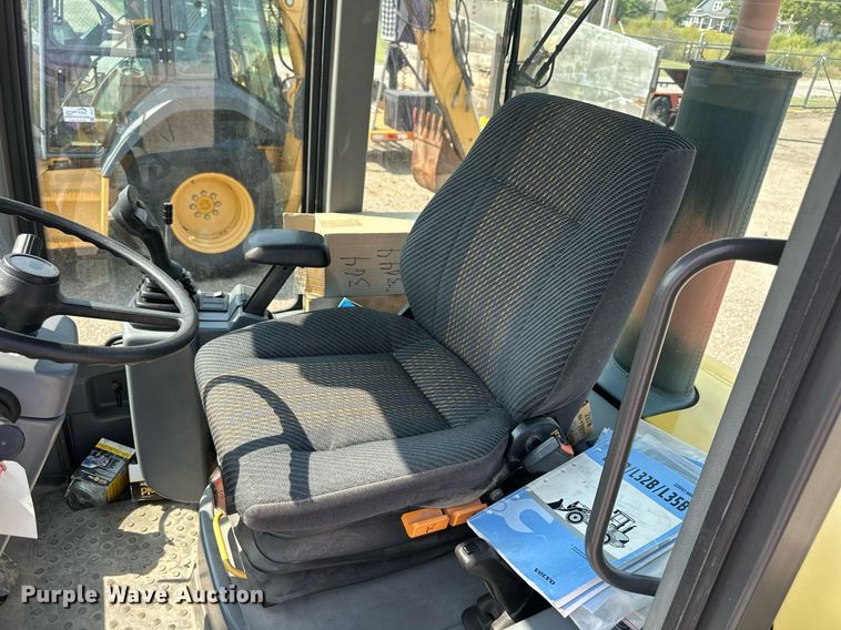 image for item DJ6203 2004 Volvo L30B  wheel loader