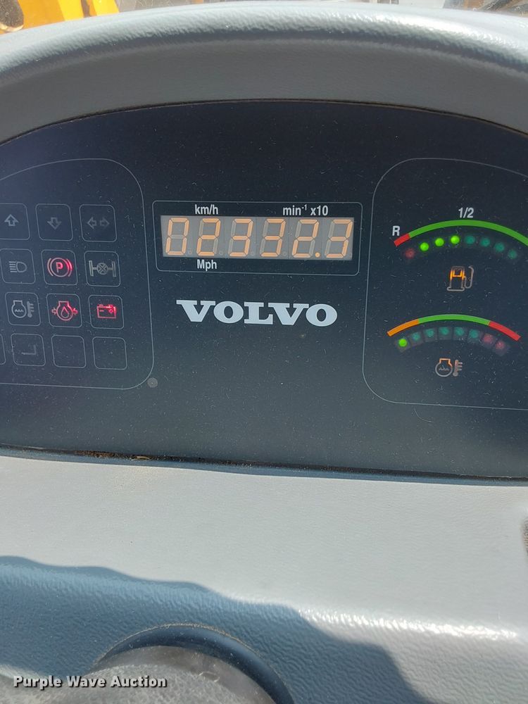 image for item DJ6203 2004 Volvo L30B  wheel loader