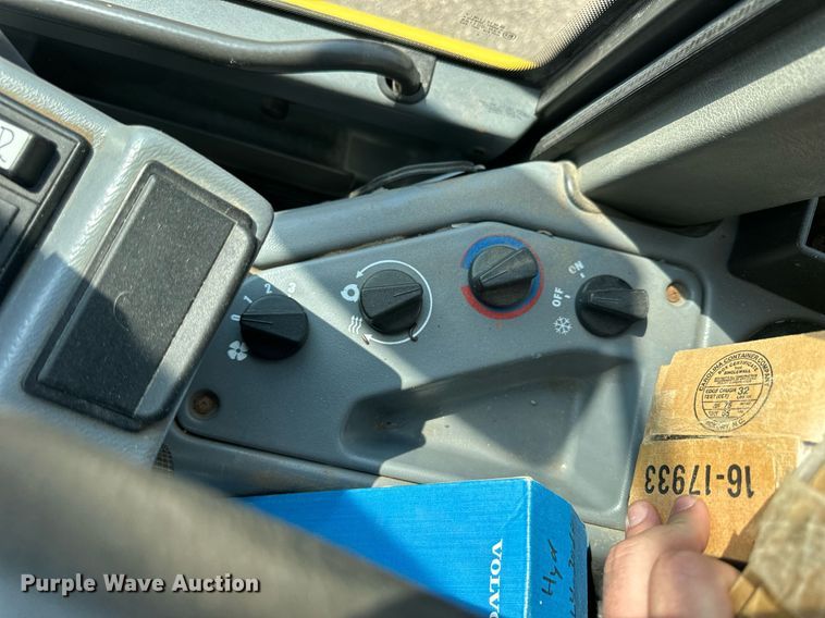 image for item DJ6203 2004 Volvo L30B  wheel loader