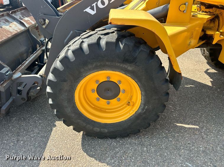 image for item DJ6203 2004 Volvo L30B  wheel loader