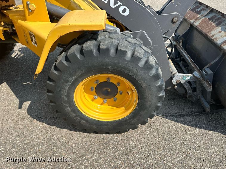 image for item DJ6203 2004 Volvo L30B  wheel loader