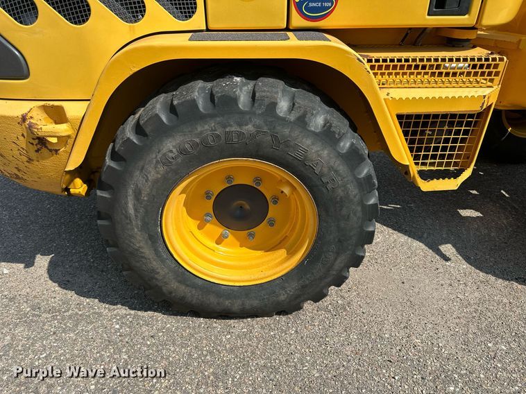 image for item DJ6203 2004 Volvo L30B  wheel loader