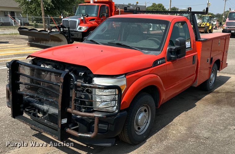 image for item DJ6205 2011 Ford F250 Super Duty  utility bed pickup truck