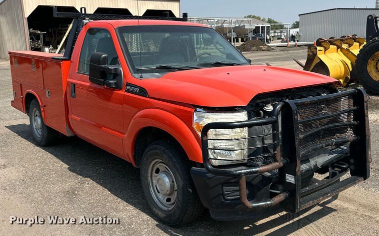 image for item DJ6205 2011 Ford F250 Super Duty  utility bed pickup truck