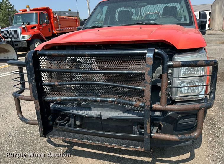 image for item DJ6205 2011 Ford F250 Super Duty  utility bed pickup truck