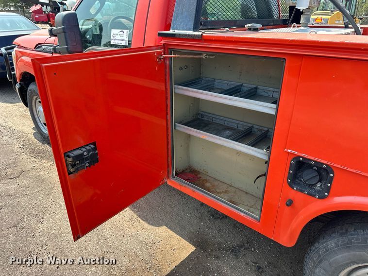 image for item DJ6205 2011 Ford F250 Super Duty  utility bed pickup truck