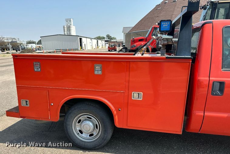 image for item DJ6205 2011 Ford F250 Super Duty  utility bed pickup truck