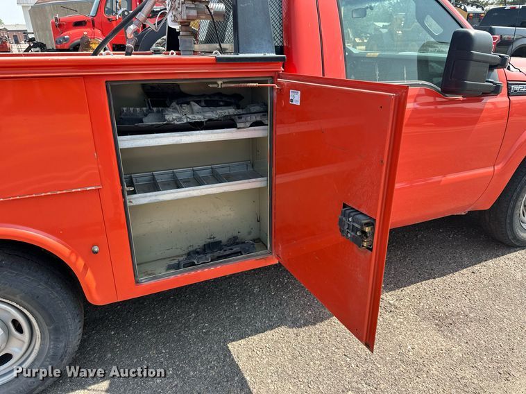 image for item DJ6205 2011 Ford F250 Super Duty  utility bed pickup truck