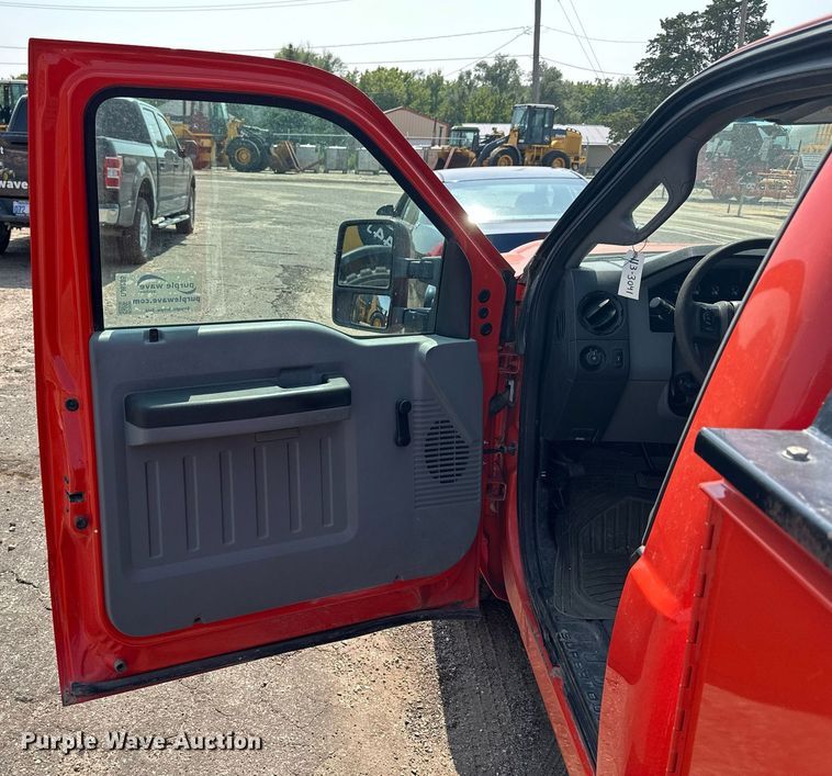 image for item DJ6205 2011 Ford F250 Super Duty  utility bed pickup truck