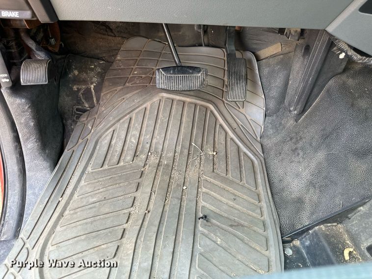 image for item DJ6205 2011 Ford F250 Super Duty  utility bed pickup truck